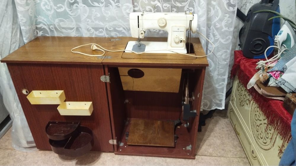 Продам швейную машину