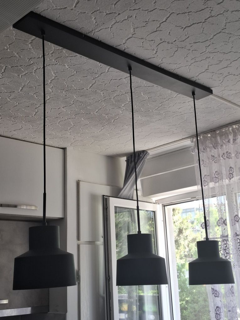 Lampa suspendata neagra 3 becuri design plăcut