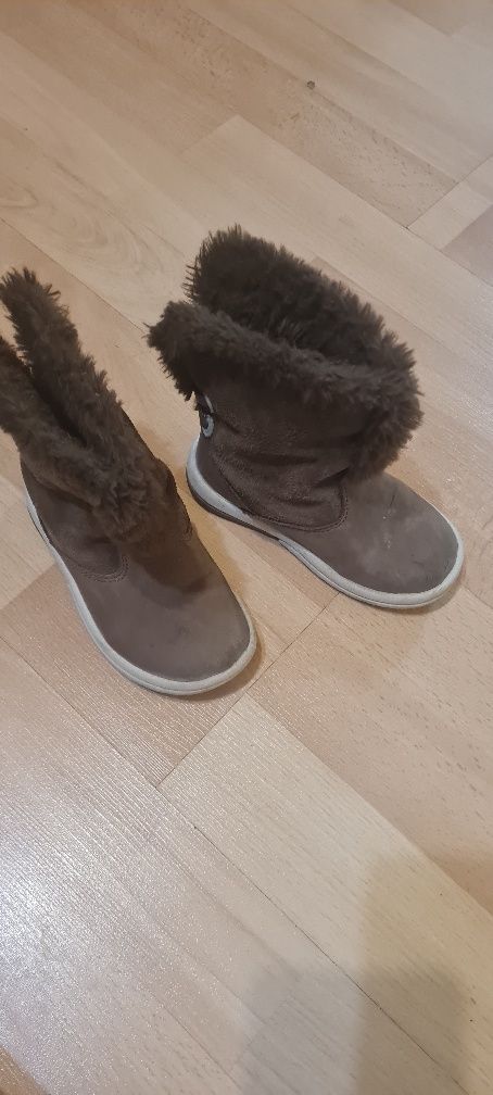 Продам осеннюю обувь детскую timberland