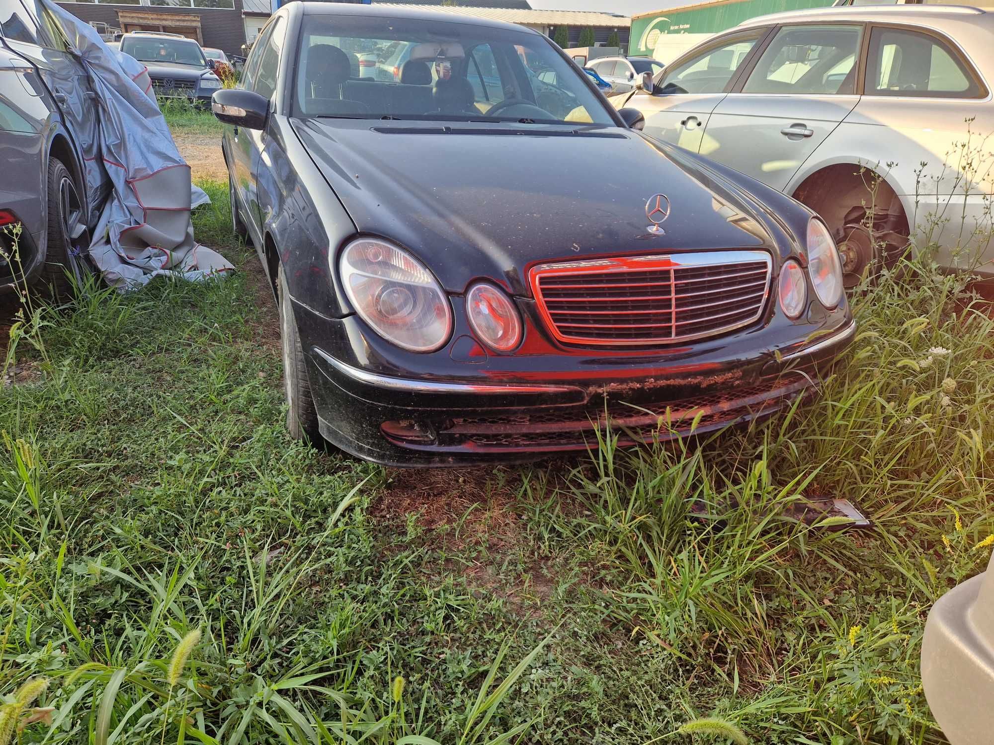 Dezmembrez Mercedes E220 2004