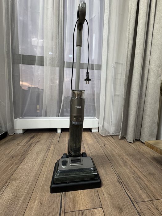 Пылесос вертикальный моющий