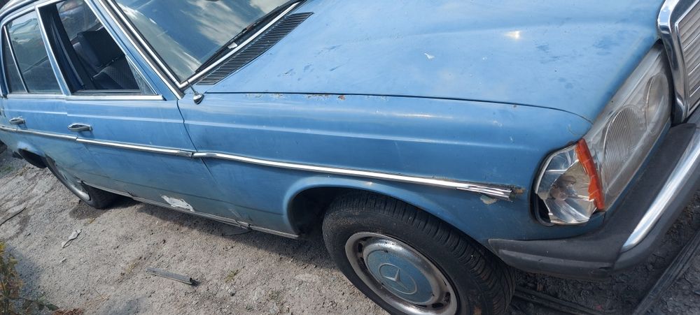 Mercedes w123  220d  1979
