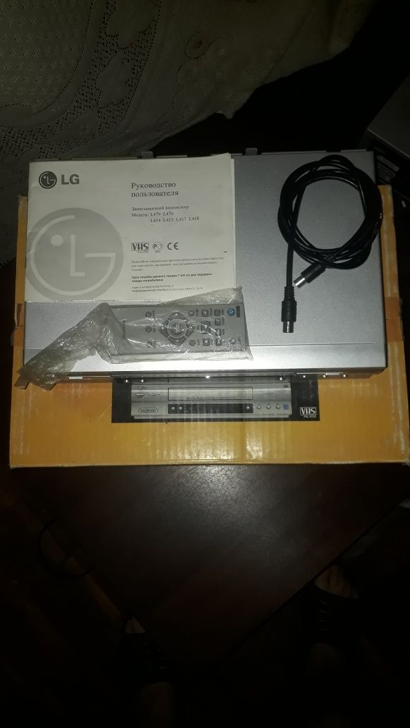 Видеомагнитофон LG