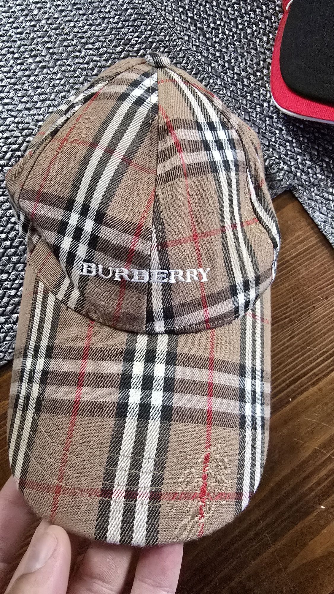 Шапки. Boss,Milwaukee, Red bull, Mammut, Burberry