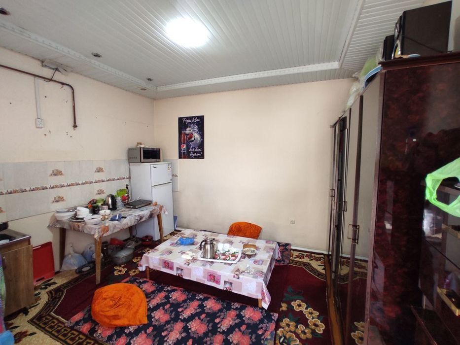 Kelesta sotiladigon hovli uy joylari bilan 6 yarim sutug’