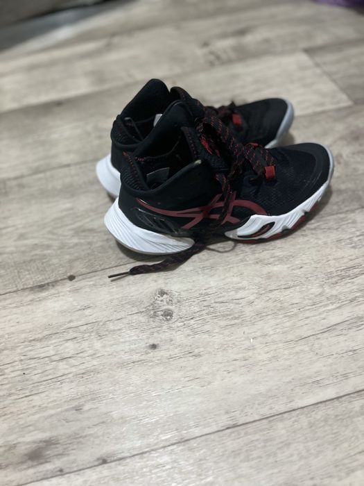 Asics новые не ношенные