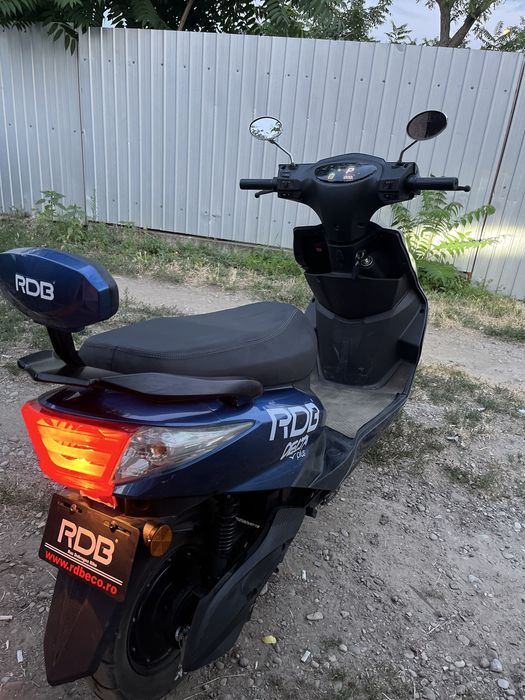 Vand scuter electric 2025 sau schimb cu masina