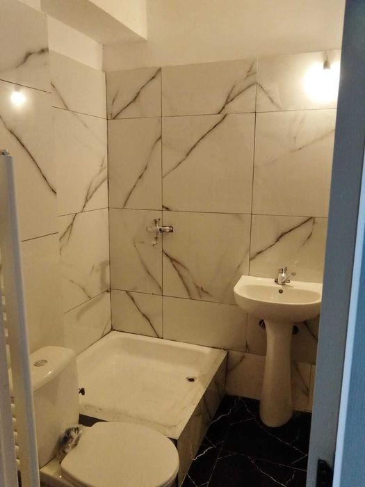 Garsoniera in Onesti,  etaj 3, renovata nou, zona centrala