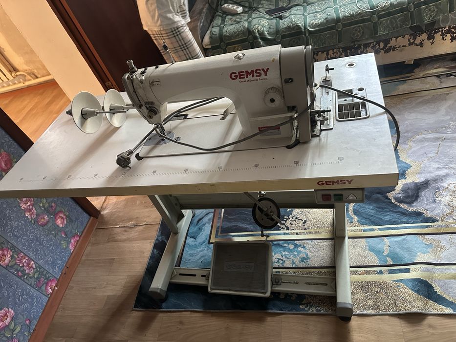 Швейная машинка GEMSY
