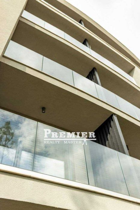 Двустаен със собствен “английски двор“, на метри от плажните дюни