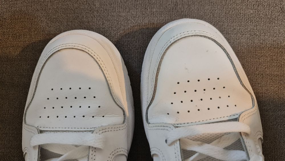 Pantofi sport Adidas albi, marimea 44