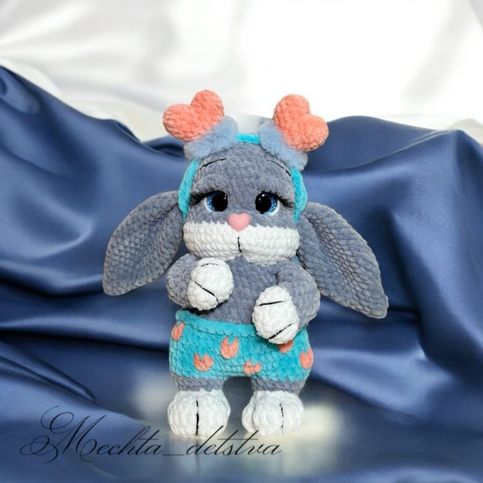 Плюшевая зайка на день влюбленных