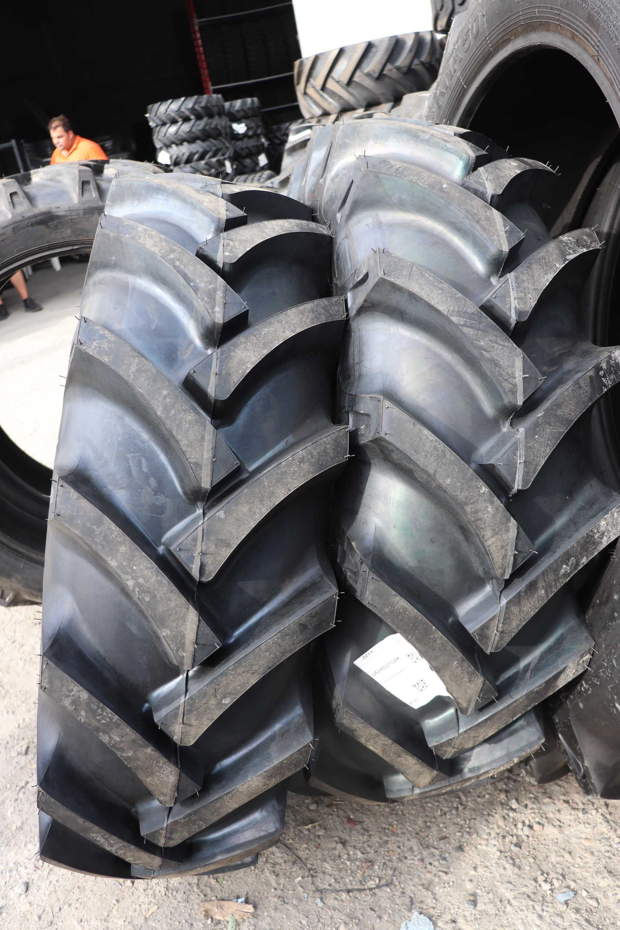 13.6-24 marca OZKA cu 8 PLY anvelope noi cauciucuri pentru TRACTOR