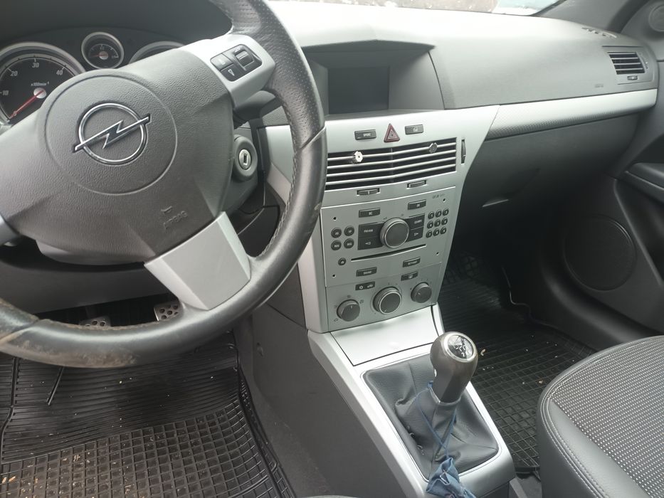 Опел Астра Х, Opel Astra H GTC 1.9 CDTI НА ЧАСТИ