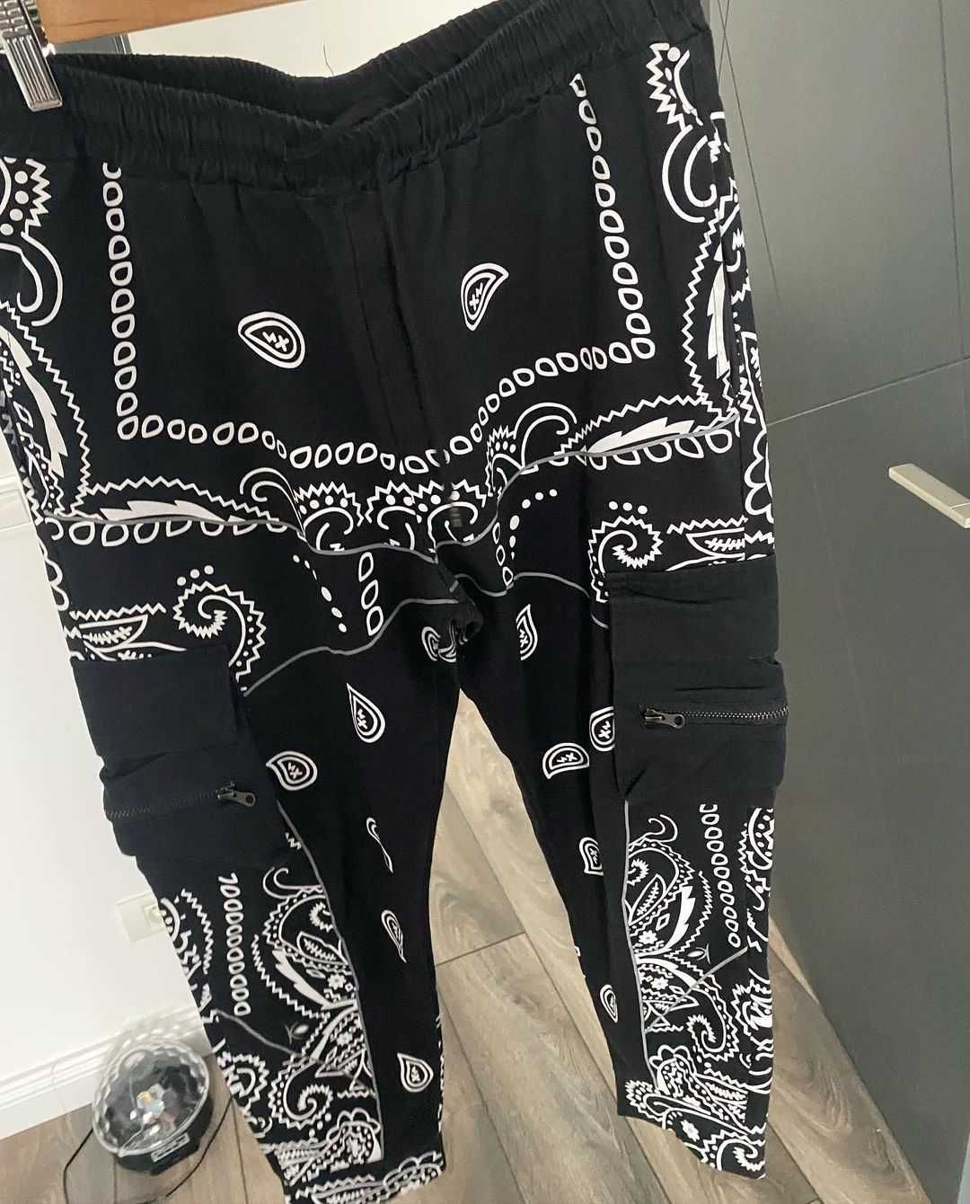 Black bandana cargo pants size M fit S-M (DS)