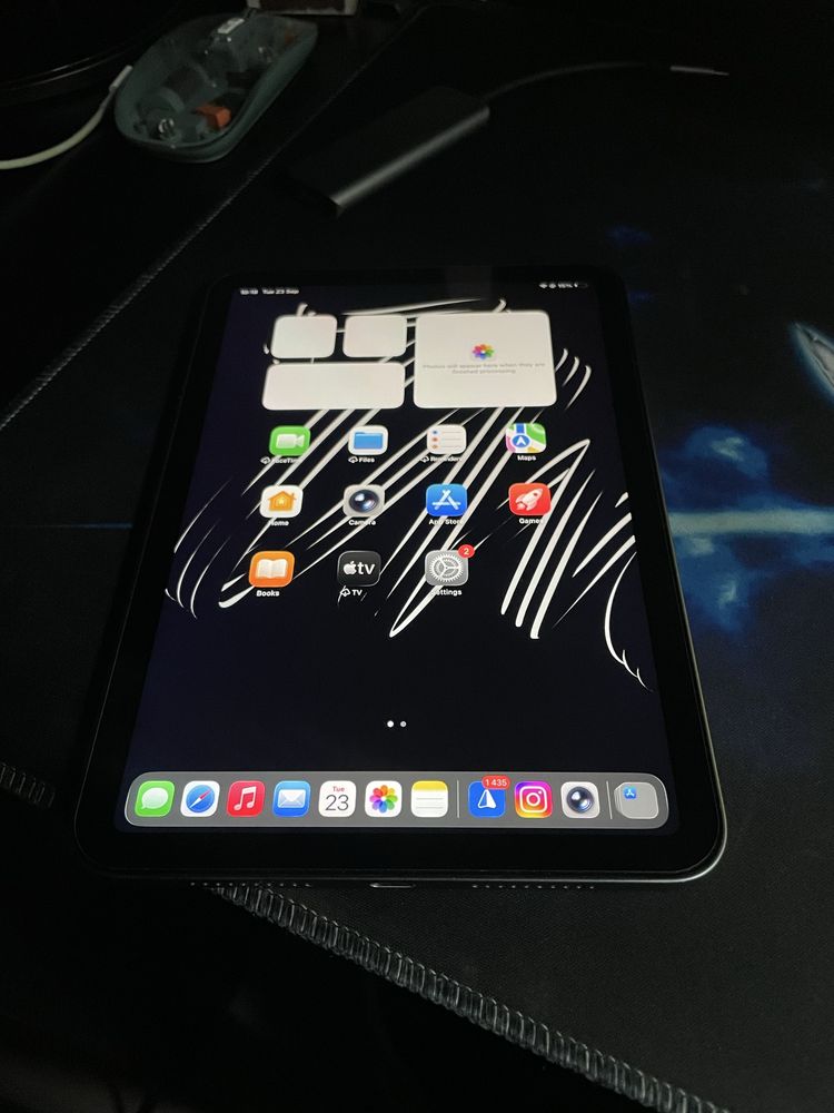 Ipad 6 mini hamma joyi ishlidi umuman aybi yiq azgina qirikgan joylari