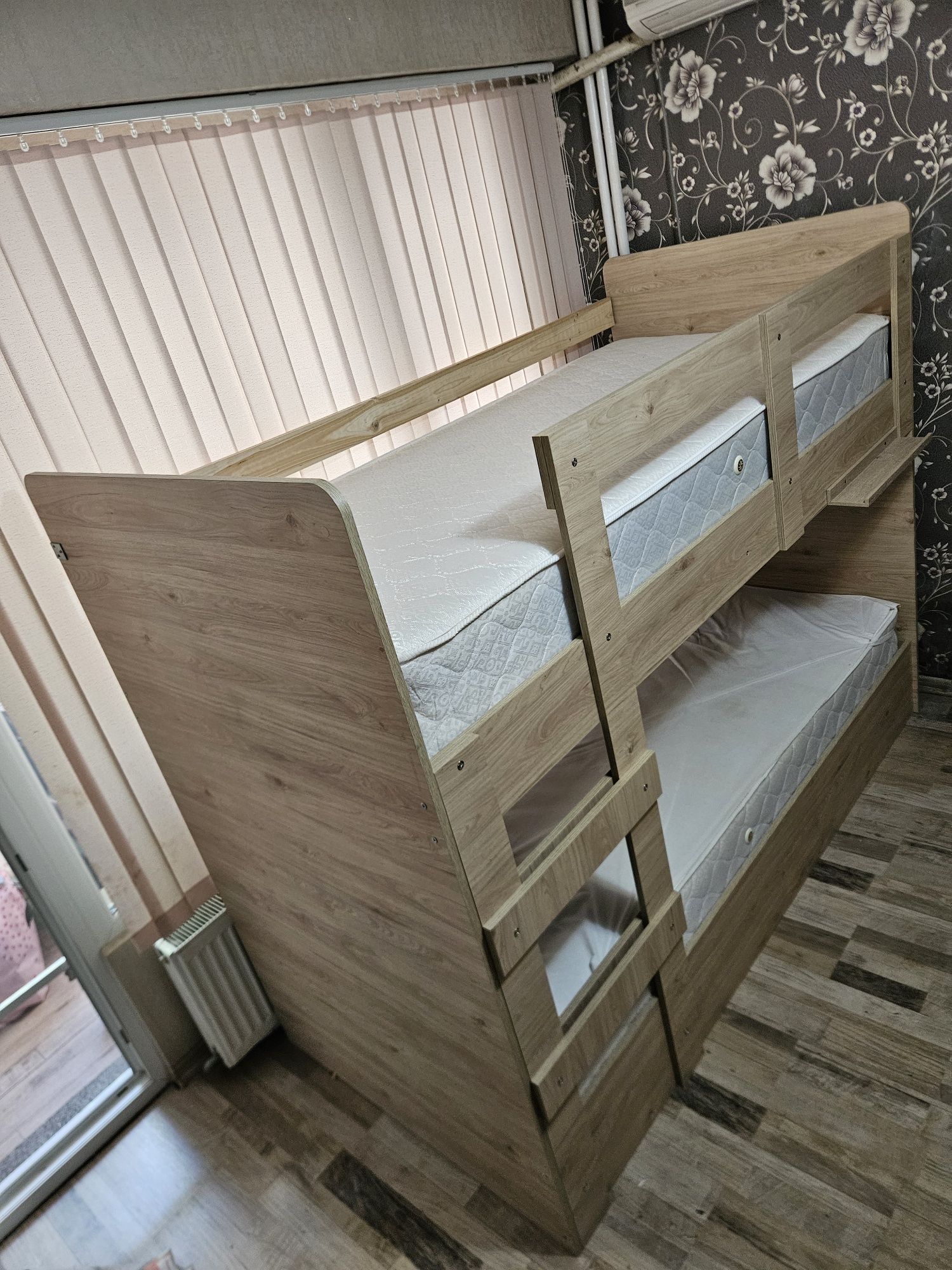 Двуетажно легло с матрак