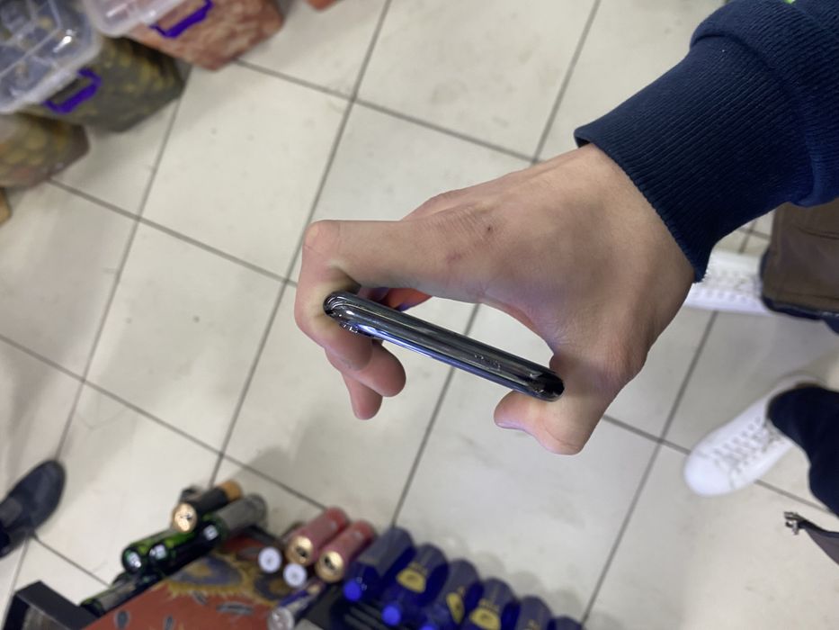 Iphone x srochna sotiladi