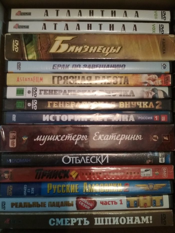 DVD диски новые,в упаковке,с российскими сериалами,покупал в Меломане