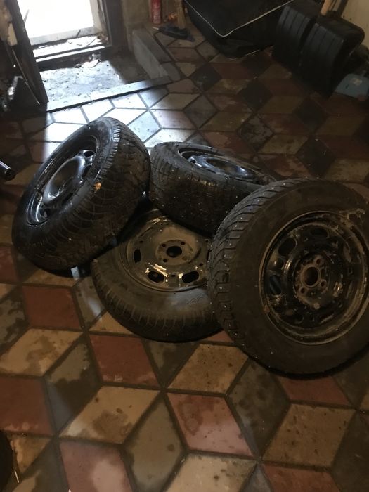 Комплект зимних шин