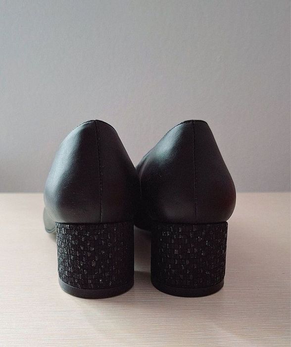 Pantofi negri cu toc