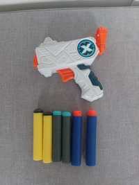 Mini blaster XShot cu 6 proiectile Zuru, Multicolor