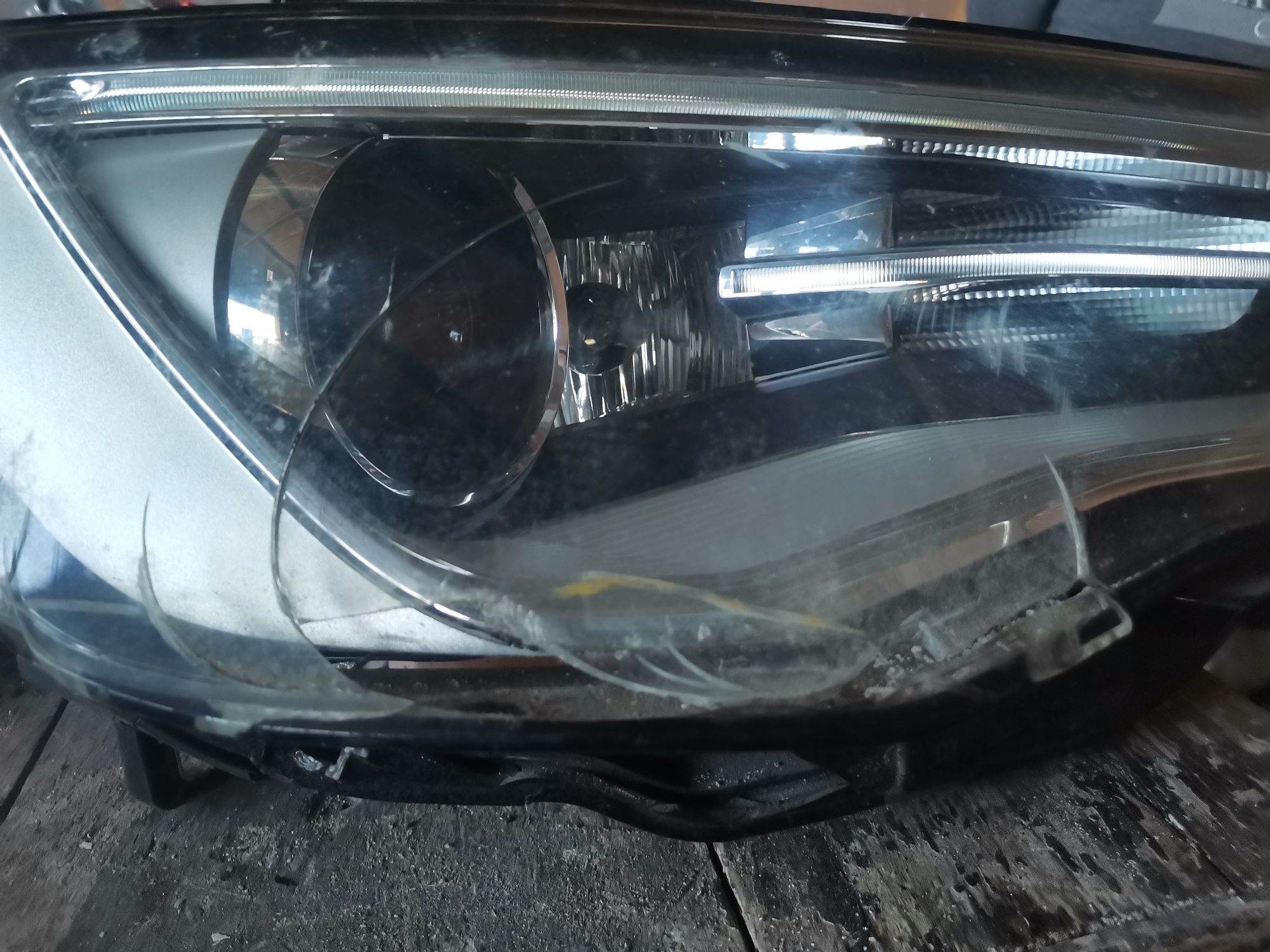 Оргинален Десен фар за audi a3 bi xenon led