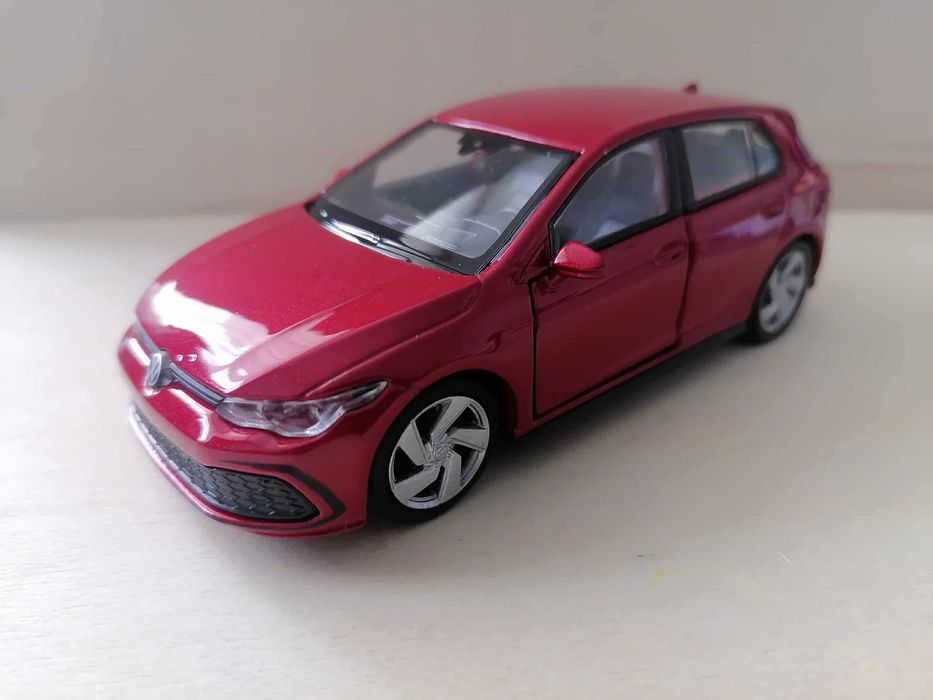 Волксваген голф 8 в мащаб 1:34