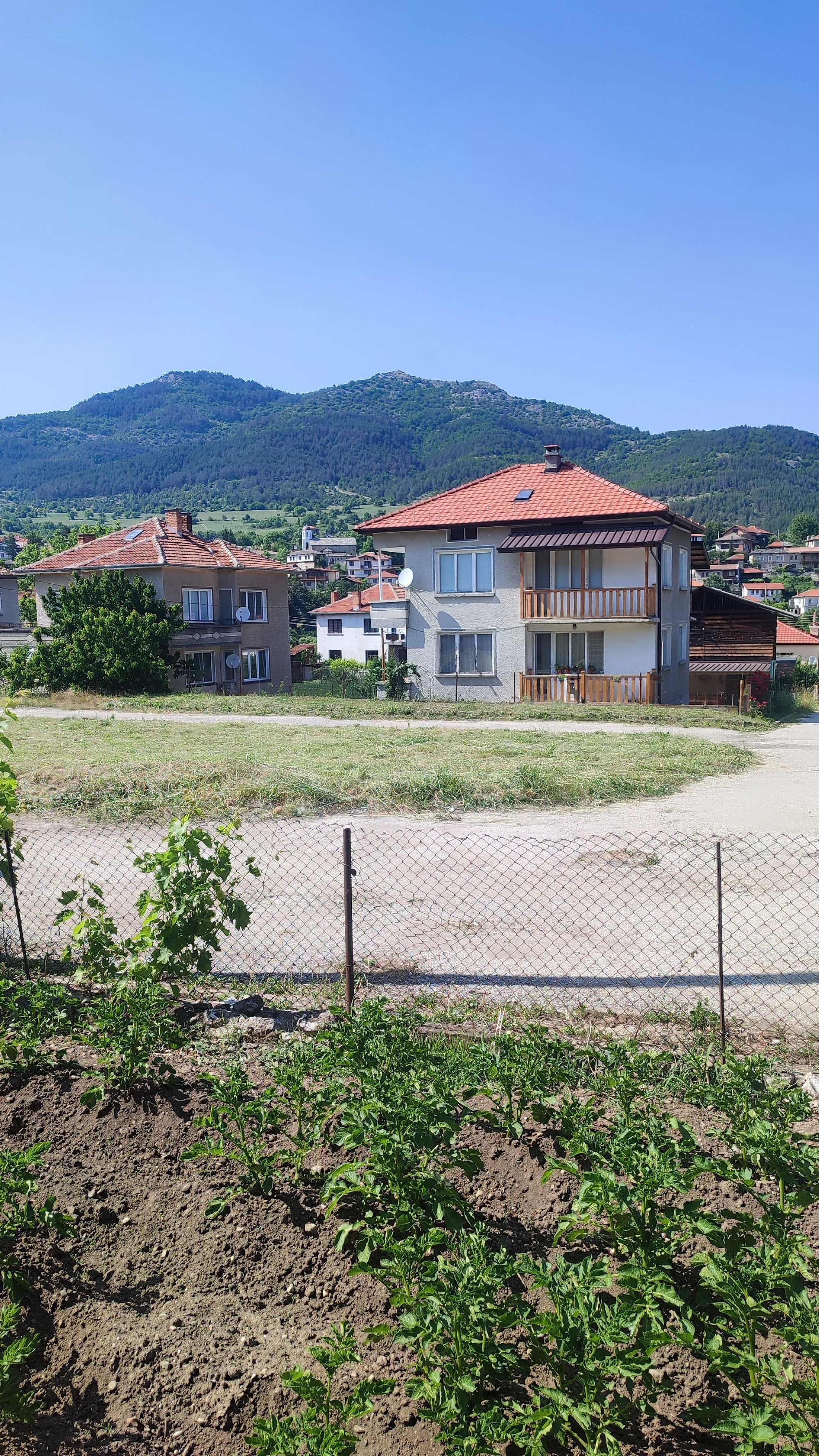 Продавам къща в село Хвойна