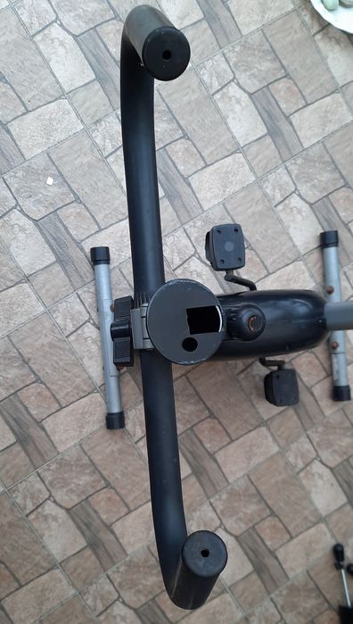 Se vinde 2 biciclete fitness.
