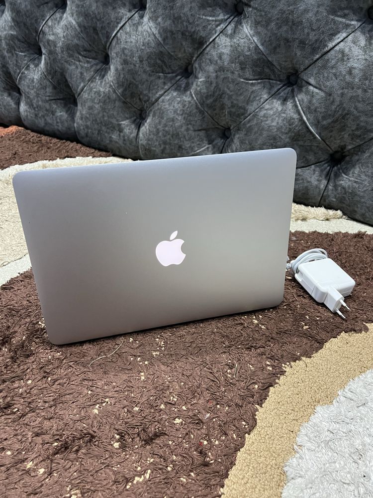 Macbook Air 2017  A1466 madel