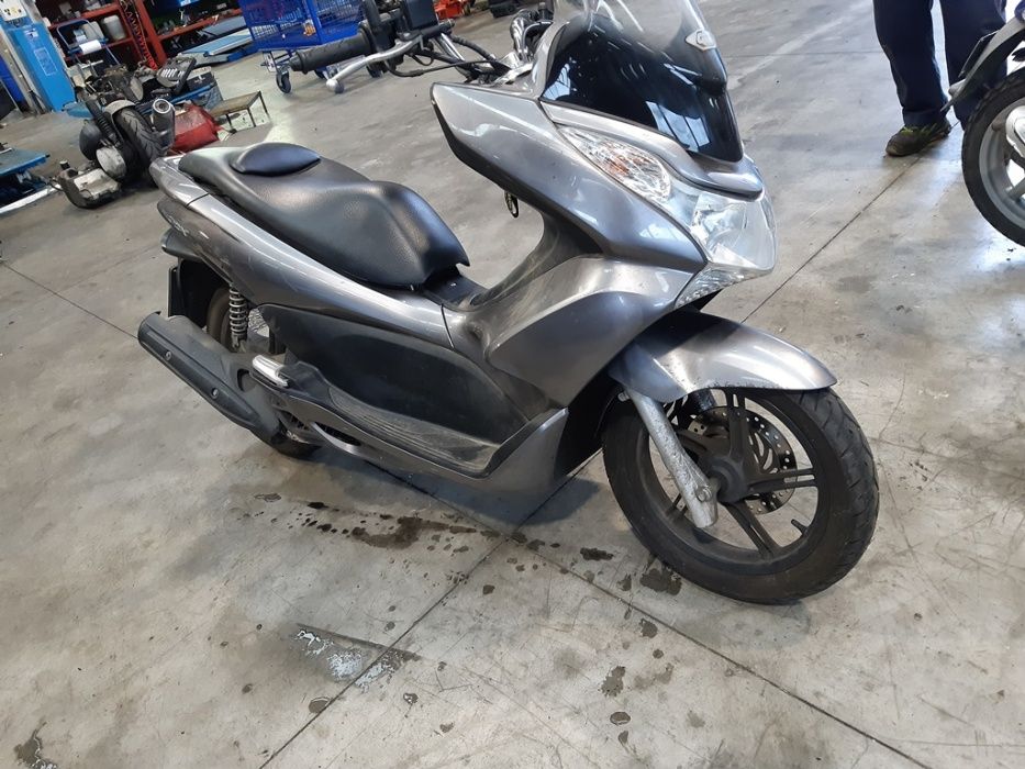 Скутер Хонда ПЦХ 125(Honda PCX 125)-На части