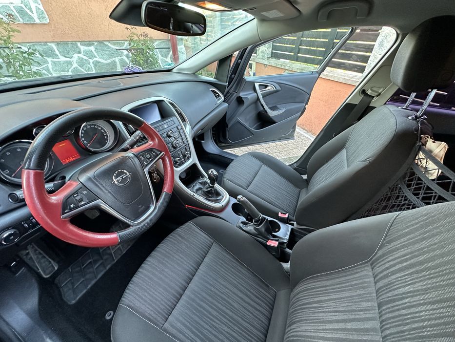 Opel Astra J Combi 2012