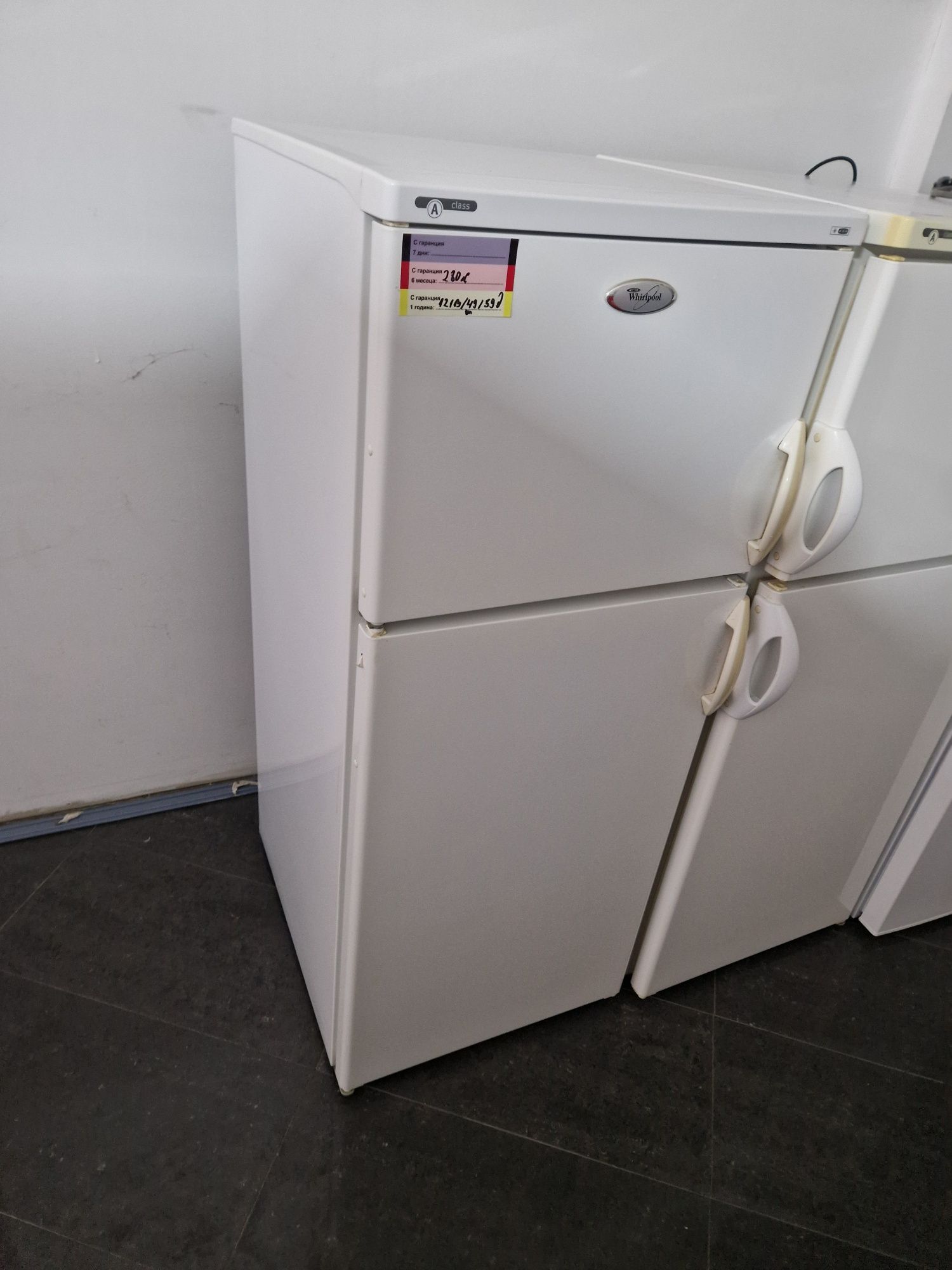 Хладилник с горна Камера Whirlpool 49 см широк