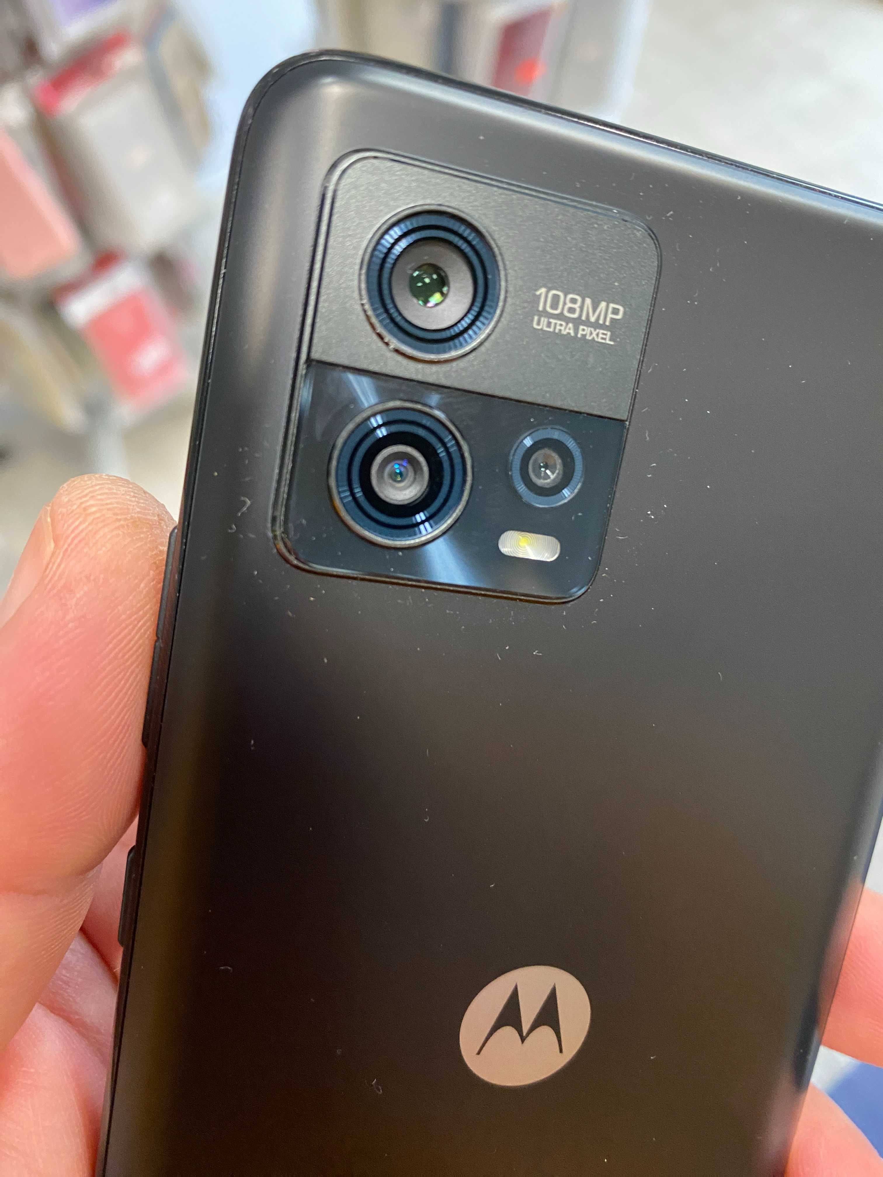 Продавам перфектен Motorola Moto g72