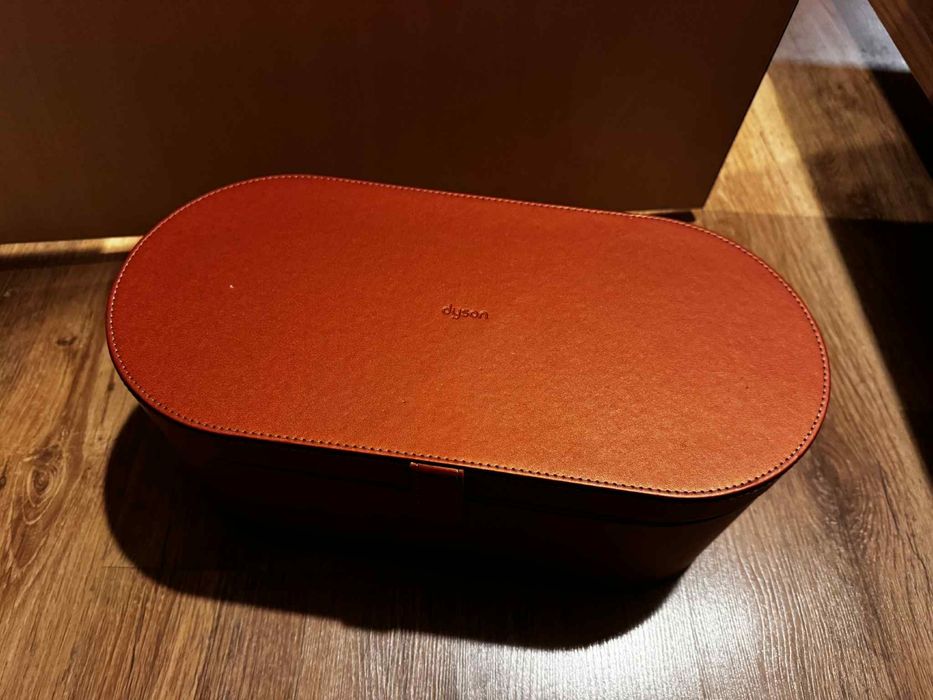 Сешоар Dyson продавам