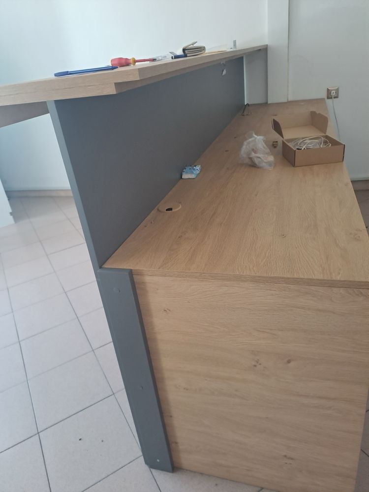 Продавам минимално използвано бюро