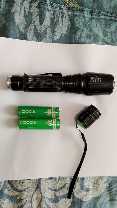 Продаётся фонарик аккумуляторный светодиодный с линзой