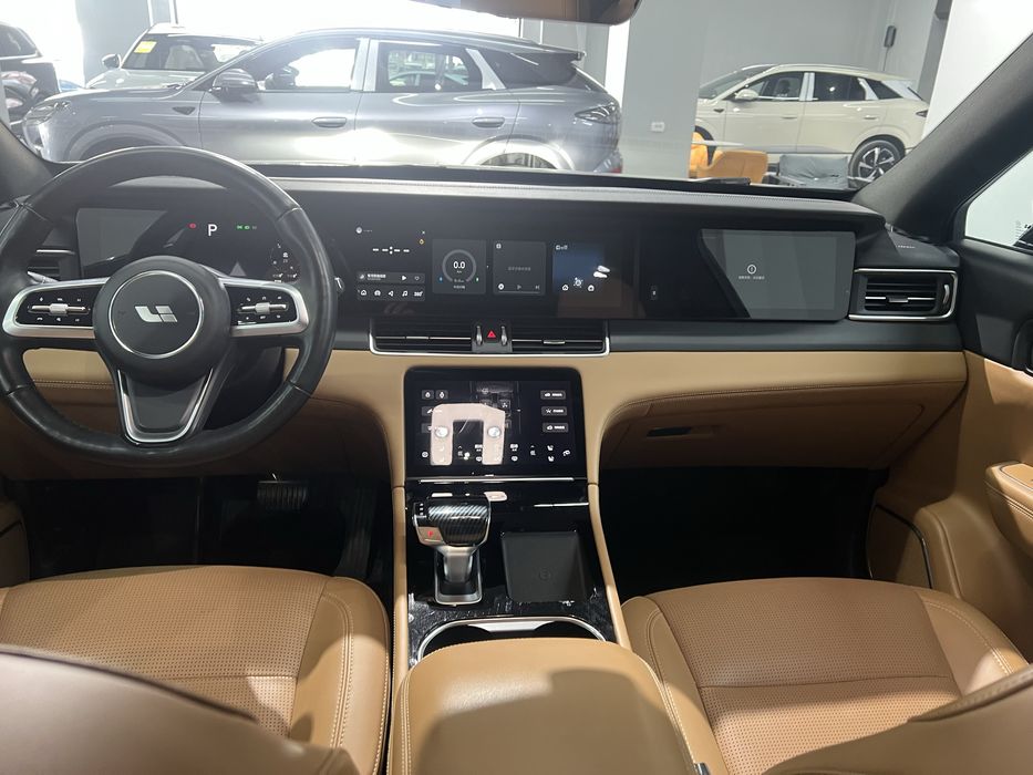 Li one 8 model avtosalondan