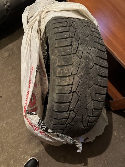 Продаю зимнюю резину , 2 колеса