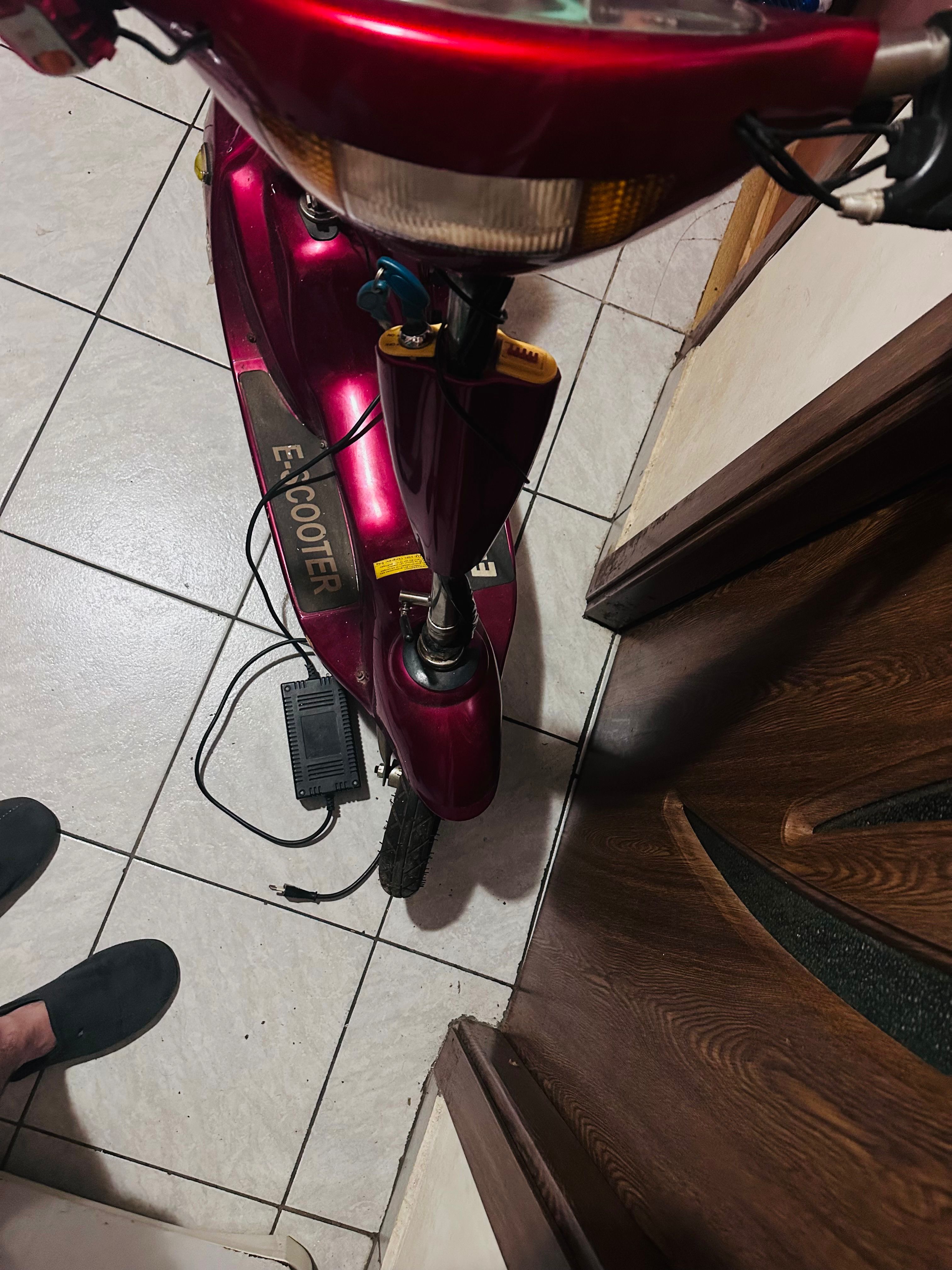 Vând Scuter Electric Defect
