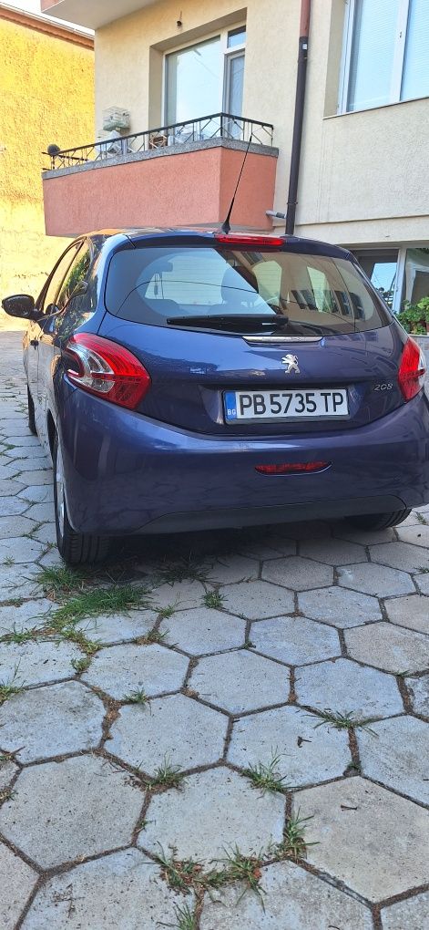 Продавам Peugeot 208