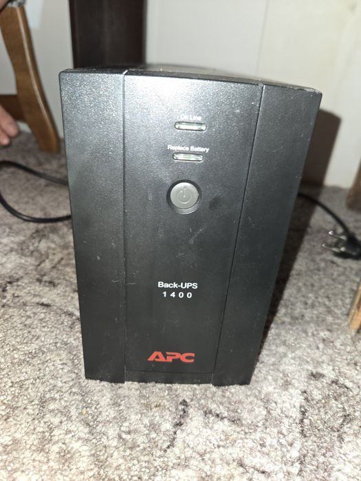 UPS APC 1400VA / 700W