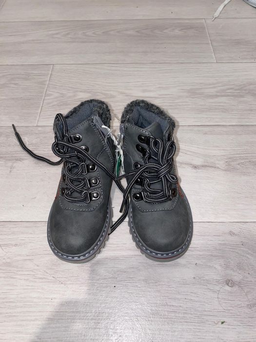 Ботинки и кросовки, новые, теплые.
