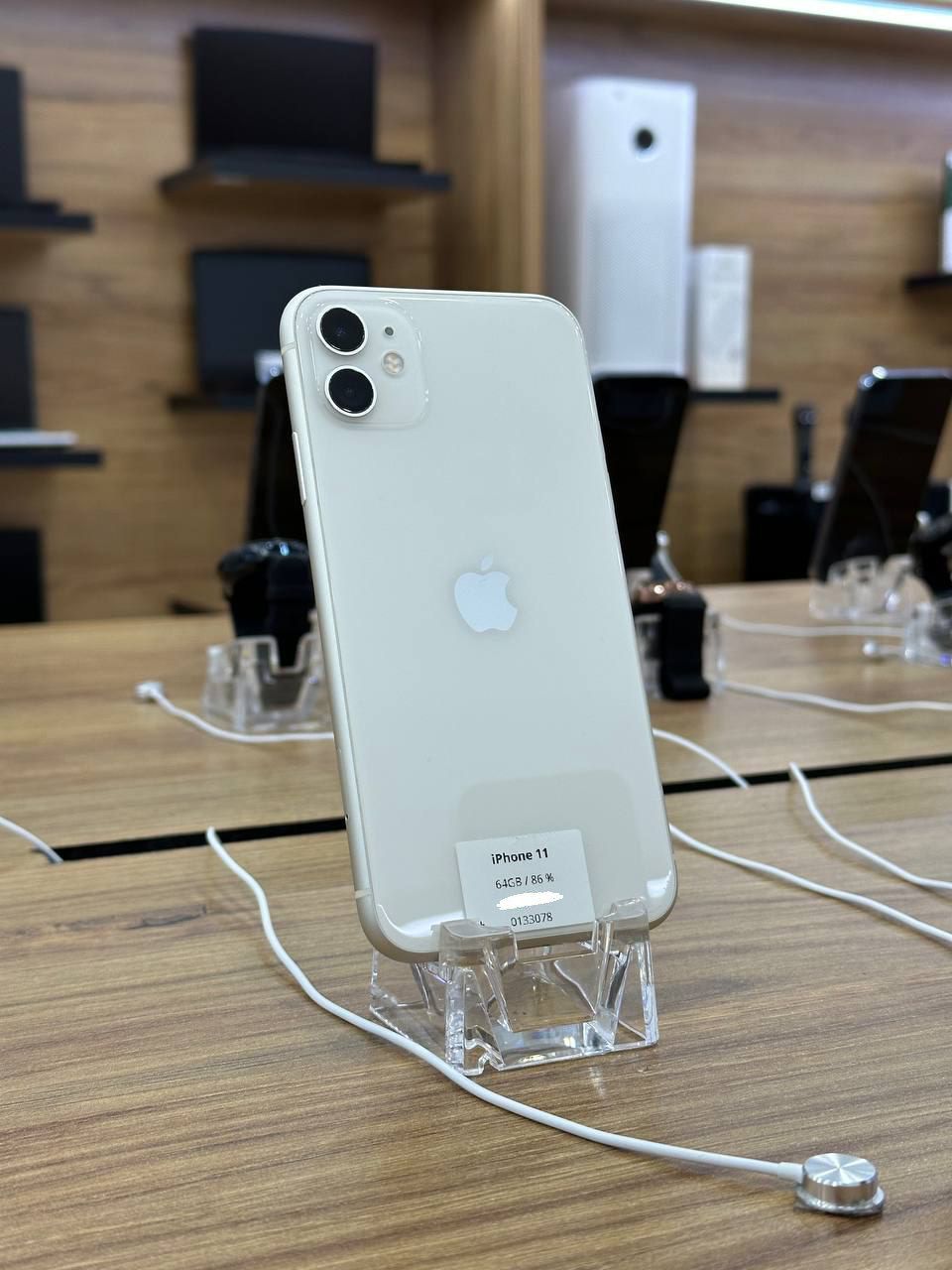 iPhone 11, 64GB. White