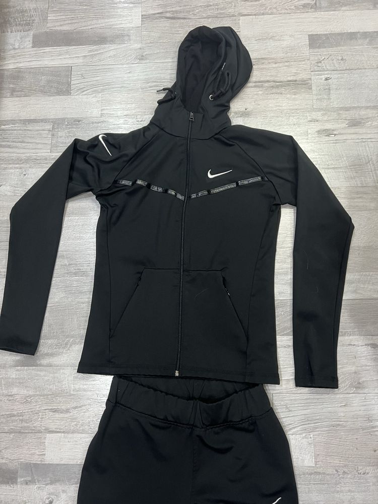 Nike дамски екип L