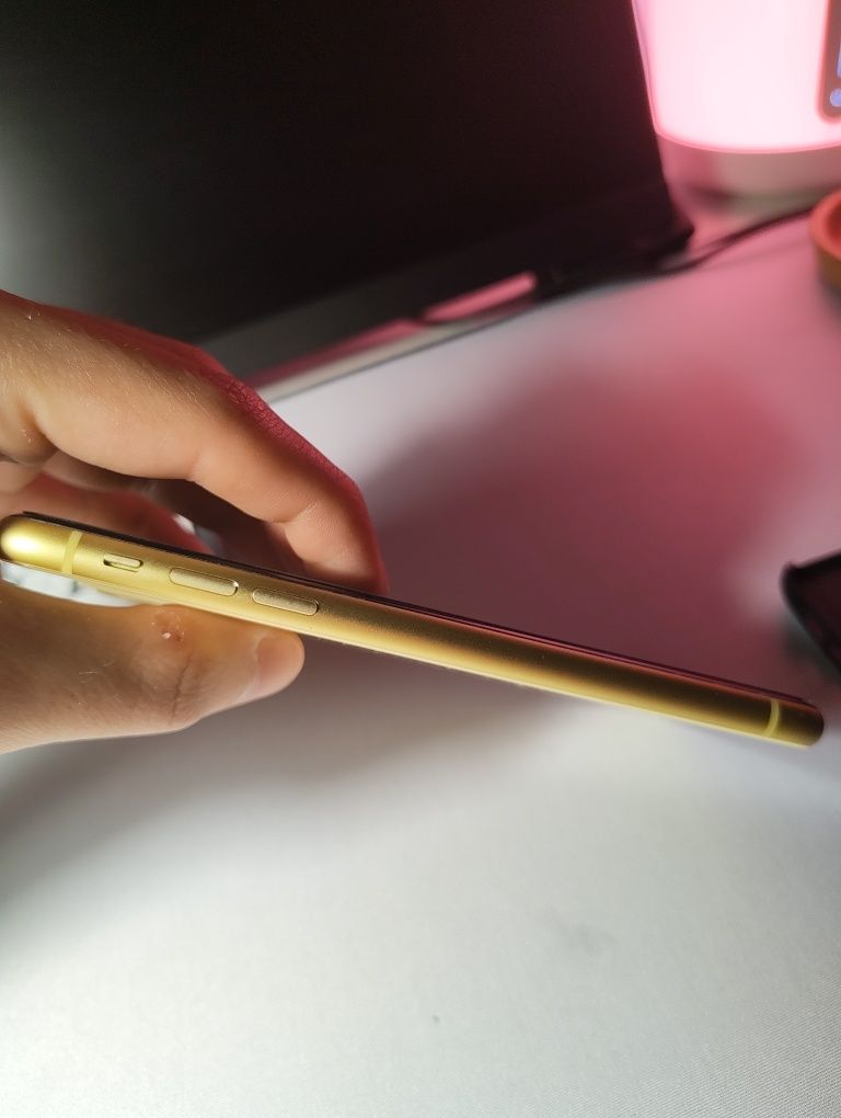 iPhone 11 Yellow