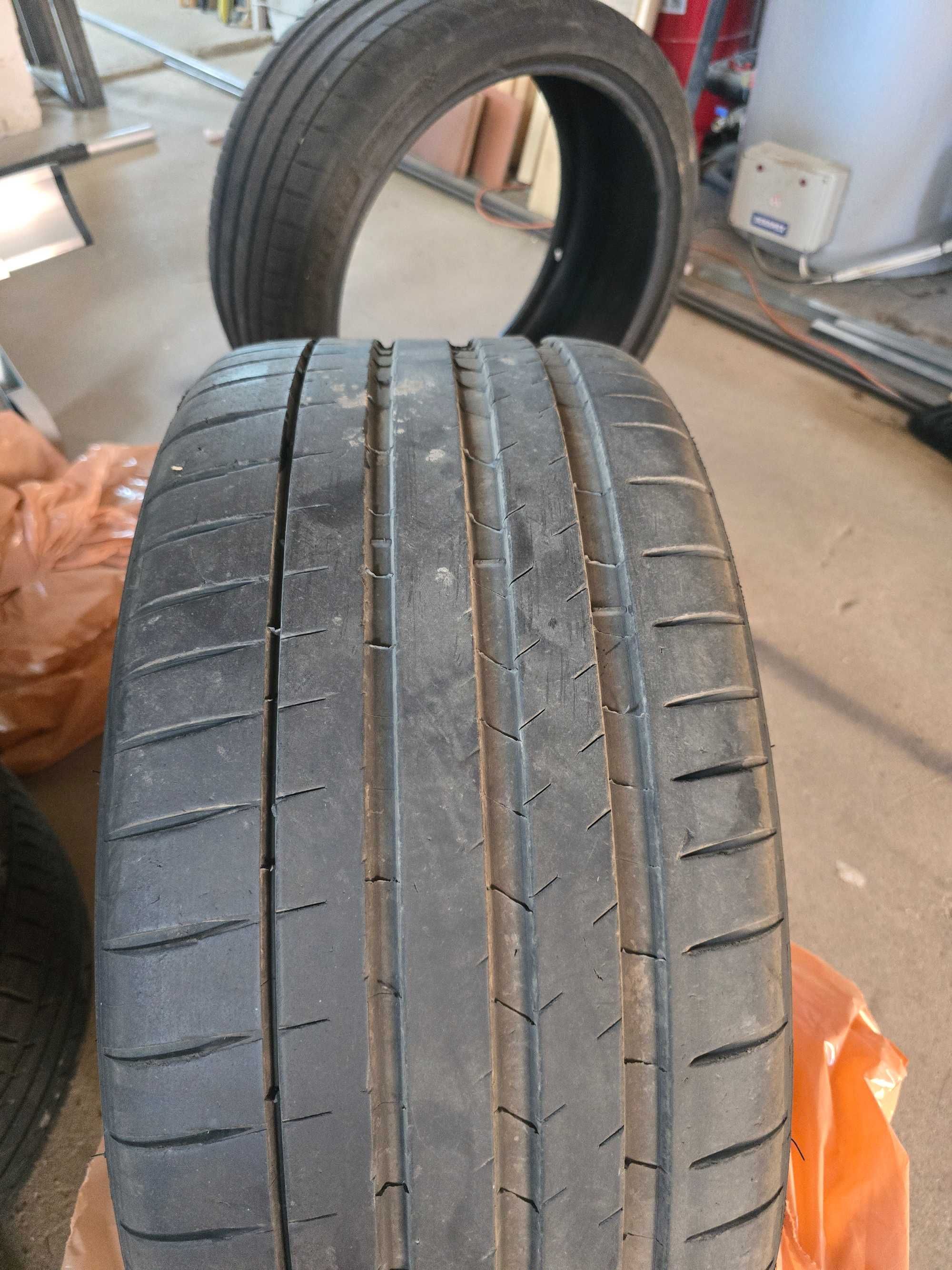 Продавам 3 летни гуми Micheline 255/35/20 Extra Load