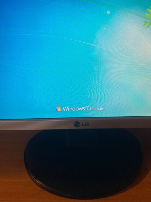 Продам компьютерный стол и компьютер