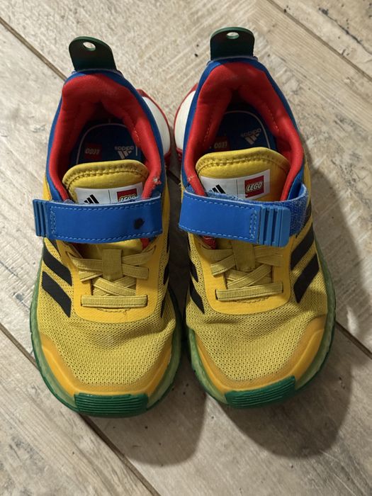 Vand adidasi lego